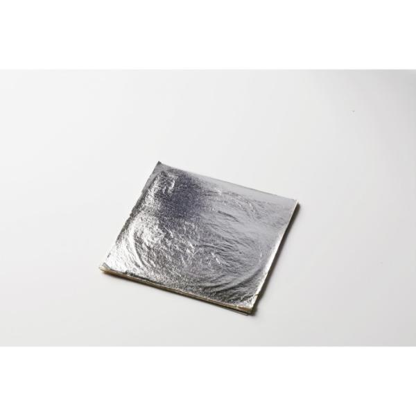 本品2ヶまでメール便対応※メール便ご希望の場合は配送方法の変更にて「メール便（日本郵政）」をお選びください。手順がご不明の場合はご連絡ください。和・洋を問わずアレンジを効かせやすい、伝統的な銀箔です。形状を変えて動きを出せる点も作り手には魅...