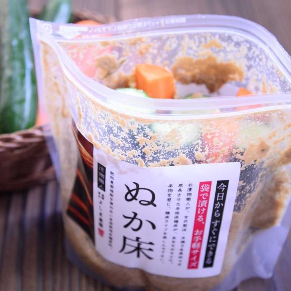 お試し初心者向け。捨て漬け不要、むずかしい糠床の熟成済みの本品は、開封後すぐに野菜を入れて糠漬けが始められます。お好みの野菜を埋めるように漬け込みます。大根・人参ど ステック状に切って入れると漬けあがりが早いです。漬け上がりは7〜１０時間を...