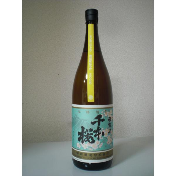柳田酒造さんの芋焼酎、千本桜熟成べにはるか2025だよ今回は焼き芋にして食べてもおいしい芋「べにはるか」を貯蔵熟成しているよ湿度90％室温12℃〜15℃で芋を熟成させることで、焼酎になった時の甘みや香り・風味が格段に増していくよまた今年から...