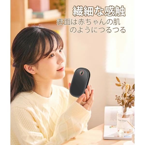 【商品説明】【３秒両面急速発熱】温度センサーとスマートチップを一体化した充電式ハンドウォーマーです。約2〜3秒電源を長押しすると、両側が素早く温まり、約3秒後には両手のひらが均一に温まり、全身の冷えを素早く解消します。【二段階温度調節】寒い...