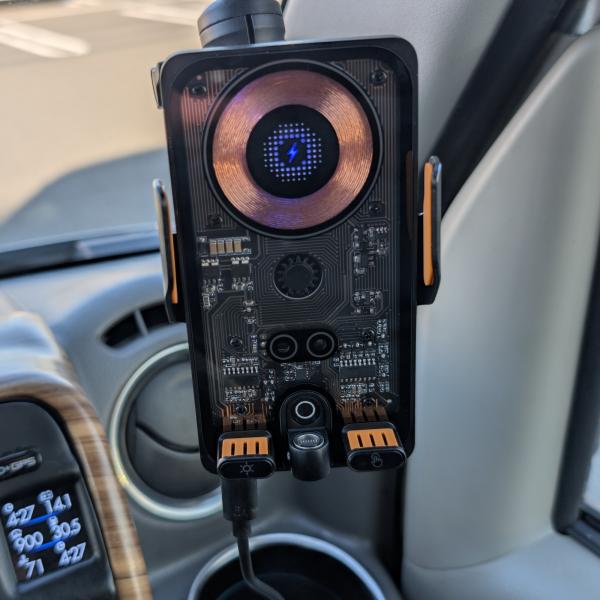 スマホホルダー】かっこいい車載用ワイヤレス充電器 15W i-phone