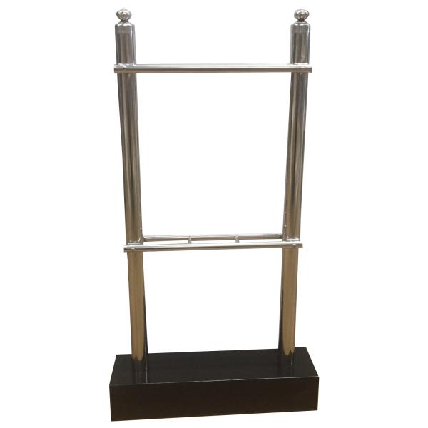 【送料無料】自立式塔婆立て黒御影石S3コマ。ステンレス塔婆立てに黒御影石をセットしました差し込み式で取り外し可能。土台の高さが8.5cmあるので、埋め込み施工しても十分な高さです。ステンレス塔婆立サイズ　幅37x高80cmコマのサイズ　幅9...