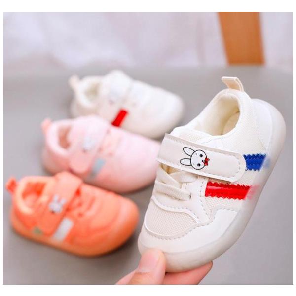 [素材」・メッシュ+合成革（アッパー）+ゴム(靴底)柔らかいゴム製の靴底で小さい子が歩きやすいです。「色」・ピンク・ベージュ「サイズ」・NO16(実寸12cm)・NO17(実寸12.5cm)・NO18(実寸13cm)※表示サイズと、つま先か...