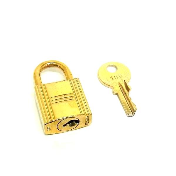 エルメス HERMES パドロック 南京錠 カデナ 鍵付 No.100 金属素材 楽天市場】【新品仕上げ済】HERMES エルメス カデナ パドロック No.104