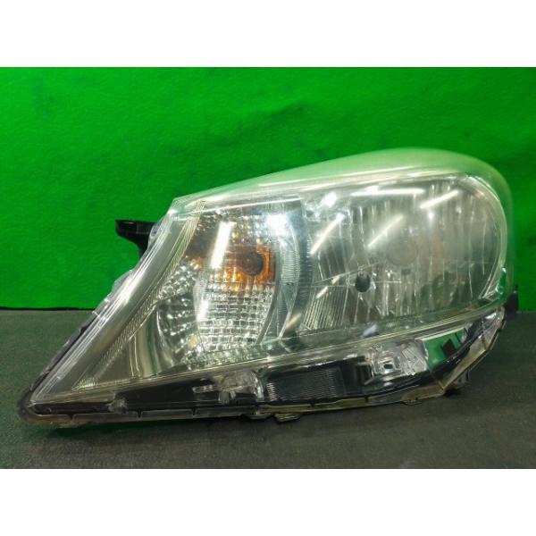 ヴィッツ DBA-NSP130 左ヘッドランプ 9AE 81170-52D20 : YRC