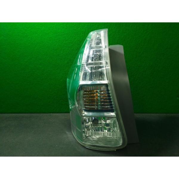 プリウスα 左テールランプ プリウスα テールランプ左側後期