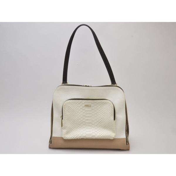 未使用級　FURLA　フルラ　ワンショルダーバッグ　レザー　A4収納◎　肩掛け◎ フルラ FURLA ラウンドファスナー レザー 肩掛け ワンショルダー
