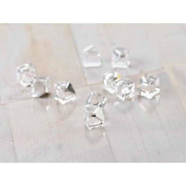 【685】白いビジューとラインストーンのピアス 685】白いビジューとラインストーンのピアス