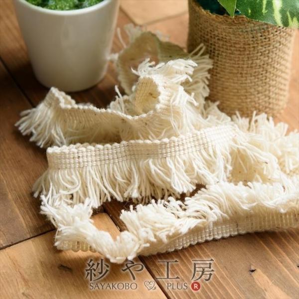 フリンジレースの秋冬用の新作！ふわふわのニットのような素材のフリンジのリボン♪お洋服やバッグ、雑貨、布小物などの手芸やお裁縫はもちろんのこと、フリンジピアスなどハンドメイドアクセサリーにも大活躍！フリンジテープをくるくる巻いて上部をカシメや...