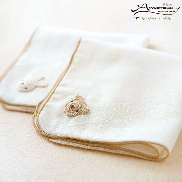 商品名：オーガニックコットン ベビー【手編みモチーフ】ガーゼハンカチ アモローサマンマサイズ・・・29×29cm※綿衣料品の特性上、個体差がある旨ご了承ください。素材・・・オーガニックコットン100%・ガーゼカラー・・・ナチュラル原産国・・...