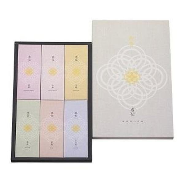 「香伝 花の香り」は、桜や梅をはじめ、華やかな花の香りの揃ったご贈答用お線香です。故人と心かよわす大切な時間が、少しでも穏やかで心満ちる一時となりますように。そんな想いが込められています。内容：霞桜・山桜・白梅・香草・薔薇・すみれ×各１箱内...