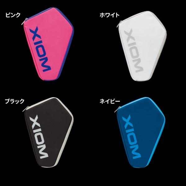 4色展開のビビットなボディカラーと五角形のフォルムが特徴のラケットケース。大胆にあしらわれたXIOMロゴがキーポイント。ラケット1本収納可。カラー：ホワイト　ブラック　ネイビー　ピンクサイズ：20×28×2cm素材：ポリエステル900デニー...