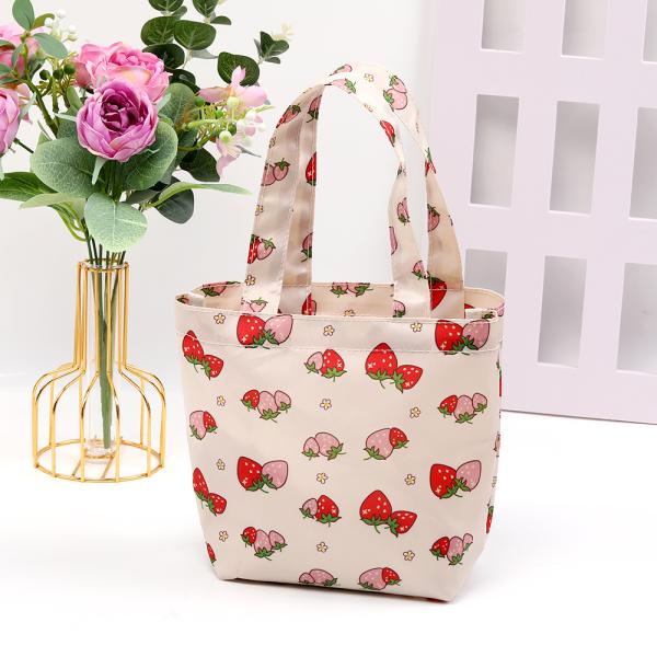 いちごモチーフ ハンドバッグ型小物入れ 開けても可愛い！いちご型ショルダーバッグ（本革製） | EARL'S