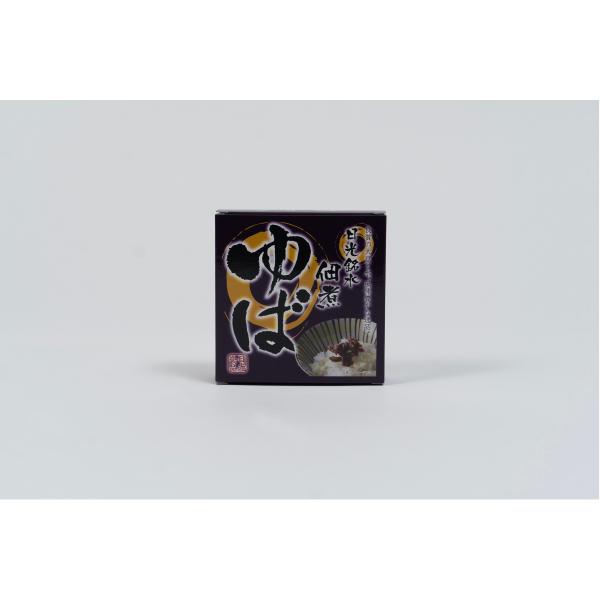 世界遺産で有名な日光の名産「日光ゆば」。国産大豆100％使用し、日光連山の銘水で仕立て、すべて昔ながらの手づくりで作っています。上質なかつお出汁で甘辛く煮込みました。ごはんとの相性抜群。ゆばの食感もしっかりと感じ取れる一品です。【原材料】国...