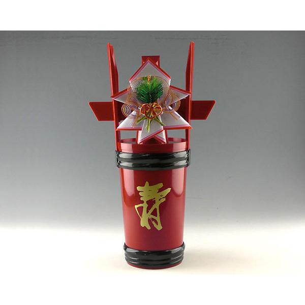 結納に祝い酒5本と一緒に奉納する角樽です。