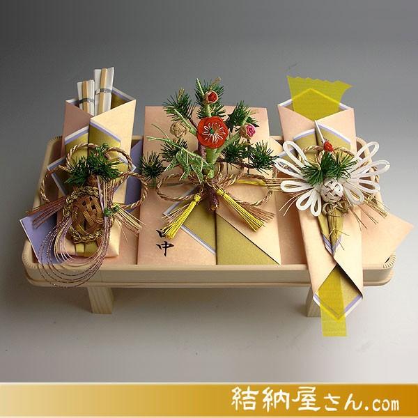 結納返し) 略式結納品 孔雀3点セット（白木台）（毛せん付） : 結納屋