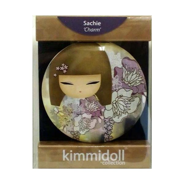 オーストラリア生まれのこけしがデザインされたKimmidollのコンパクトミラーです。手のひらに収まるサイズで、休憩時間のお化粧直しにぴったりです。折り畳み式の両面鏡で、開くと上部に通常の鏡、下部に拡大鏡が現れます。華やかなこけしのデザイン...