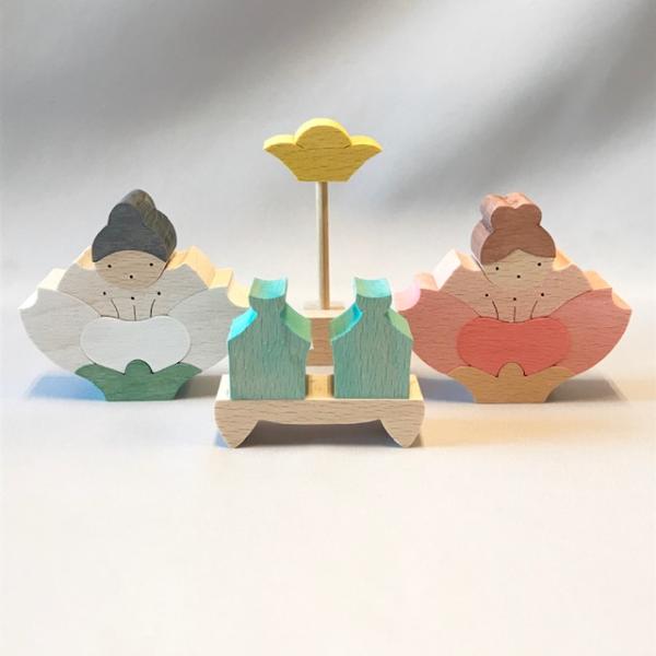 小黒三郎　梅の花坐りびな　小 小黒三郎 梅の花坐りびな | 木のおもちゃ専門店 おもちゃ箱