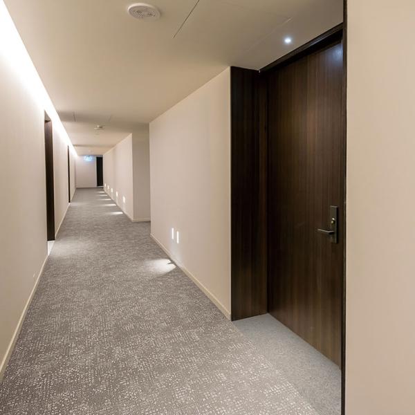 ※ご注意：こちらは商品見本のカットサンプル専用ページです※【種類】タイルカーペット【サイズ】＜約25cm正方形サイズ＞※カット箇所はランダムとなります【メーカー/カタログ】川島織物セルコン タイルカーペット 2022-2024カーペットタイ...