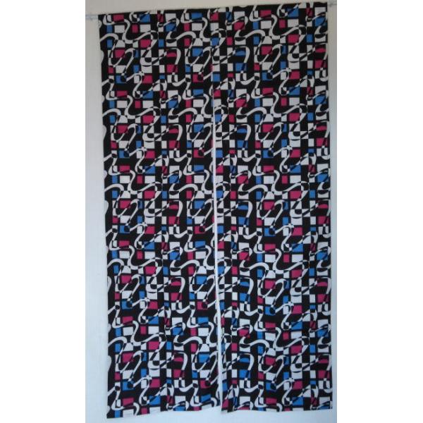 全国送料無料です。※郵便ポスト投函でのお届けになります。市販の のれん棒・突っ張り棒(テンションポール)で簡単に取り付けできます。※のれん棒 ・ 突っ張り棒は付属していません。「綿100％ のれん」85X150cm目の詰まった生地で透け感な...