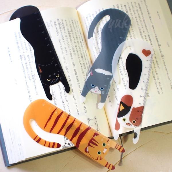 ■メーカー：べロス株式会社 / 日本■製造国：日本■サイズ：W53×H140×D1mm■主素材：PP（ポリプロピレン）ぺろんとしっぽでぶらさがるにゃ♪しおりに定規にインデックスにいろいろ活躍する可愛いやつです。本に挟んでも邪魔になりにくい薄...