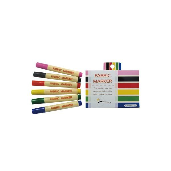 ファブリックマーカーは、ぬのぺんのシンプルでおしゃれなタイプです。　水性のインクで自由に書いて、アイロンをあてるだけで洗濯も出来るオリジナル品が出来ます。　名前ペンとしてはもちろん、お好きなデザインで、カワイクアレンジできます。　水性のイン...