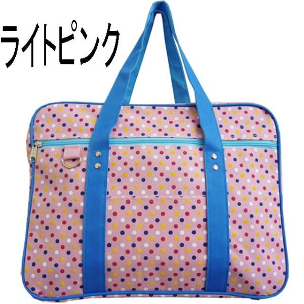 カラフルなマルチカラー水玉ドット柄プリントのキャンバストートバッグです。前面に大きなファスナーポケットと小物収納に便利なオープンポケットが付いてます。内側にも４つのポケット付きで分類収納にｇｏｏｄ！両サイドにがばっと開くので、出し入れ楽々。...