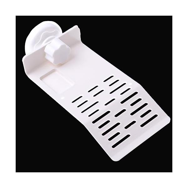 カメやイモリなどの水陸両生の生態を持つ生き物の飼育環境を作るための浮島。水槽内に設置し、カメやイモリが上陸して日光浴や甲羅干しを行うことができる場所を提供します。浮き島に上がる部分は斜めになっており、滑りにくい設計になっています。給餌に便利...