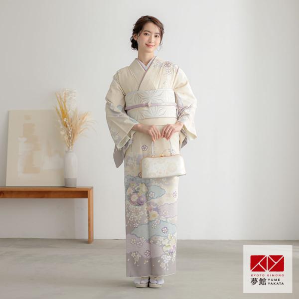 クリーム地に、薄紫と水色で雲取りに雪輪と桜を描いた、上品で美しい色合いのお着物です。 【 ブランド 】ジャパンスタイル【 着物寸法 】身丈164cm / 袖丈49cm / 裄丈67.5cm【 対応身長 】154〜165cm【 対応サイズ 】...