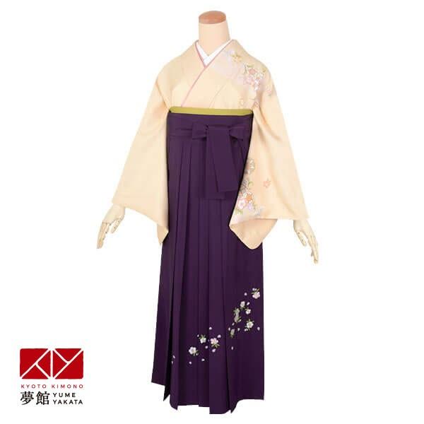 [Release date: August 1, 2025]【商品番号 】HG835先生袴（訪問着+袴セット） クリーム色濃淡暈しの地色に、華紋と唐花の文様を散らしたお着物です。やさしい地色に、上品な文様の訪問着です。【 ブランド 】-【 ...