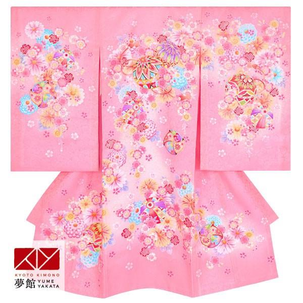 桜地紋生地をピンク色濃淡暈しに染めを施した地色に、手毬、風車、菊や桜などを描いた可愛いらしい色柄のお着物です。 【 ブランド 】-【 素材 】正絹※実物の色に近づけるよう画像処理をしておりますが、ご覧のブラウザや設定により若干異なって見える...