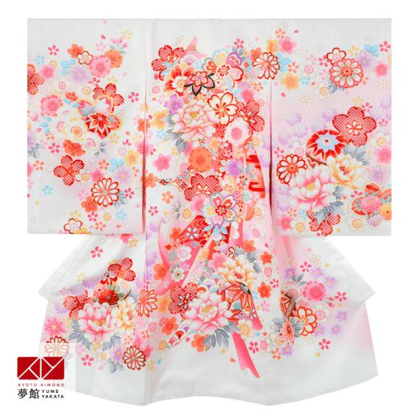 光沢感のある白×ピンク暈し地に、熨斗に手毬と牡丹を描いたお着物。赤やピンクだけでなく、藤色やグレーのくすみカラーも相まって、上品でかわいらしい色合いとなっています。 【 ブランド 】-【 素材 】ポリエステル※実物の色に近づけるよう画像処理...