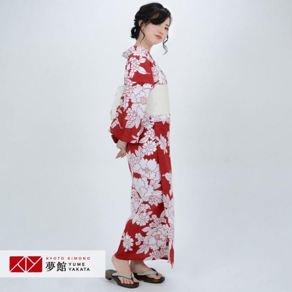 ナカノヒロミチのブランドのお仕立て上がり浴衣単品です。ポリエステル素材ですが、吸水速乾生地を使用しており、柔らかく、程よいシャリ感のある肌馴染みの良い生地感です。こっくりとした濃い赤色地に白色の牡丹、桜草などのお花模様。シンプルながら、大き...