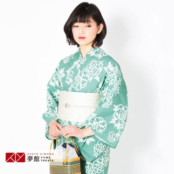 京都きもの町オリジナル柄。吸水速乾、CoolPass素材使用のポリエステル浴衣です。吸水性と高い水分拡散力で、暑い真夏でも過ごしやすく！しっかりめの生地で、手触りはややシャリ感があり、着付けの際もほどよくすべりにくい生地感になっています。【...