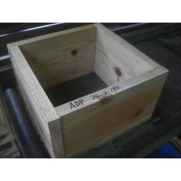 西洋蜜蜂の巣箱、杉板材使用 （10枚かけ）二段使用 縦54㎝✕横45✕高60です 西洋蜜蜂の巣箱、杉板材使用 （10枚かけ）二段使用 縦54㎝