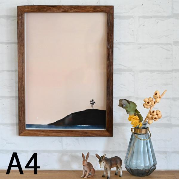 A4サイズのチークのフォトフレームです。このサイズは扱っているお店も少なく、あってもアルミ製など無機質なものが多いのでこの木製は貴重です。長い年月を掛けて形作られた素材のチークは１つ１つ表情が異なり、世界に１つあなただけのものです。長い年月...