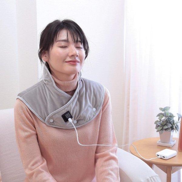寒さで強張ってしまう首と肩を内蔵ヒーターでじんわり温めホッと一息首と両肩の3ヵ所にヒーターを内蔵ボタンを押すだけの簡単操作モバイルバッテリー付きですぐに使えます温度調節3段階/約65度、約55度、約45度仕事をしながらでもOK！商品名：あっ...