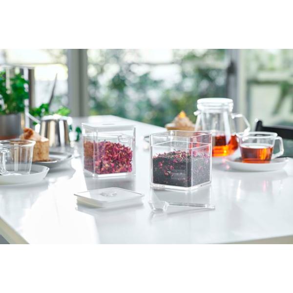 ●バルブで密閉できるスプーン付き保存容器。 ●薬味から海苔や茶葉などの乾物などを保存できます。 ●スプーンはティースプーン1杯分の容量になっています。 ●冷蔵庫でも見やすいクリアなデザイン。 ●積み重ねてスマートに収納できます。 ●使いたい...