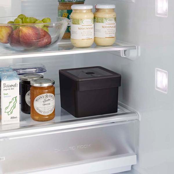 ●みその風味を落とさず保存できる！●みそをパックごと入れられる密閉バルブ付きフードコンテナ。●出し入れしやすいハンドル付き。●市販のみそをパックや袋ごと収納できます。●直入れも可能です。●バルブをワンプッシュで簡単密閉。●密閉できるので、み...