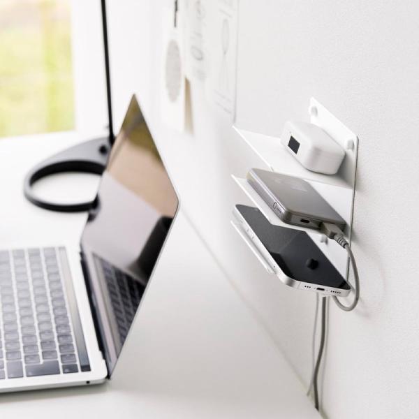 他サイト： 山崎実業　ウォールモバイル充電&amp;収納ラック タワー 3段 石こうボード壁対応 ホワイト 4903208018777　【品番：01877】の商品画像