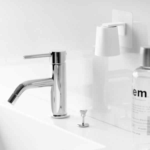 ●マグネットで浮かせて収納できるマウスウォッシュタンブラー。●フィルムフックで簡単に取り付けができ、タンブラーを浮かせて収納することができるのでぬめらず衛生的。●うがいやマウスウォッシュを使用する際に使いやすいサイズ感のミニタンブラーです。...