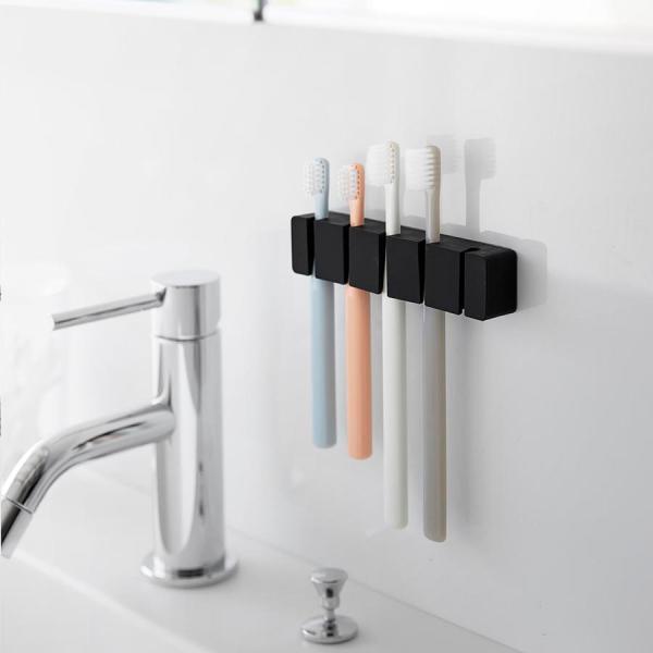 ●フィルムフックで簡単に取り付けできる、シリコーン歯ブラシ5連ホルダー。●浮かせて収納できるので乾きやすく衛生的。●シリコーン製素材が歯ブラシをしっかりホールド。●上から差し込んでも収納できます。●充電ケーブルホルダーとしてもおすすめ。●商...