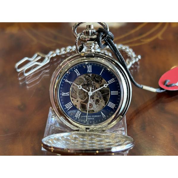 チャールズ・ヒューバート 懐中時計 ポケットウォッチ コレクションブランド：チャールズ・ヒューバートケース素材：Brass 真鍮 （しんちゅう）ケースサイズ：径 47mm重さ：78gムーブメント：手巻式風防：ミネラルクリスタルメーカー保証：...