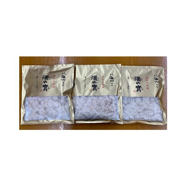 八海山 純米大吟醸 酒粕酒粕とは米 米麹 水を原料として造られる日本酒の製造過程で生まれる食材です酒造りの専門家は酒粕をみることで酒の味をみなくても酒造りの方針がおおよそ理解できると言われてる良い酒造りに欠かせない高度に精白された白米はその...