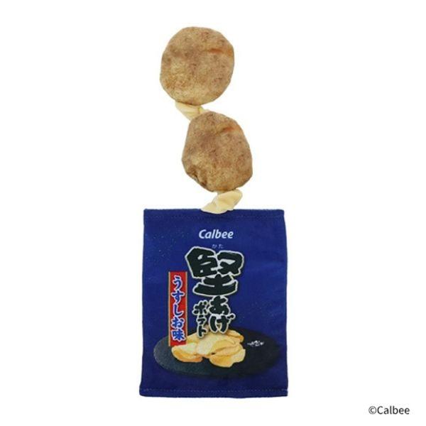 ■商品名飛びでるおもちゃ カルビー 堅あげポテト うすしお味■特徴カルビーが販売する人気商品のパッケージがリアルにデザインされたペット用ベッドやおもちゃが新登場！『堅あげポテト うすしお味』カシャカシャ音がして楽しく遊べるわんちゃん用のおも...