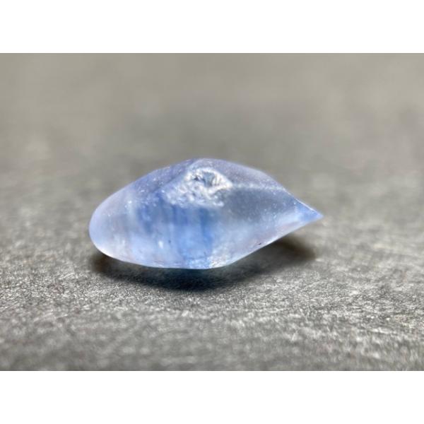 サファイア サファイアクリスタルコランダム 天然原石 0.93