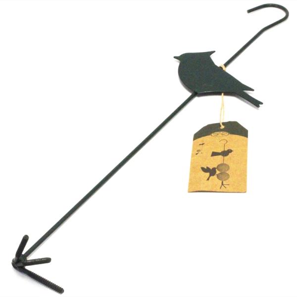 サイズ：長さ 約40cm※定形外郵便物不可デザイン：ガーデニング バードフィーダー 鳥の餌台 グリーン本商品は棒状の部分にリンゴ等の果物を突き刺して野外の木などに吊るして置くことで野鳥観察などに使用するガーデニング用品です。足の部分がネジに...