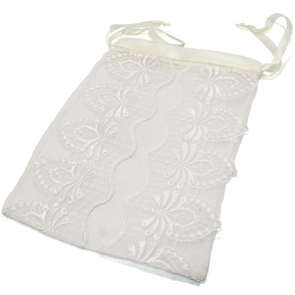 サイズ：約 縦25.0 横20.0(cm)細かいレースが美しいオーガンジー製のサシェのバッグです。巾着状になっており、両側の紐を引っ張ることで口を閉じることが出来ます。インテリアとして部屋の壁や、ドアノブにぶら下げてオシャレに使うにもオスス...