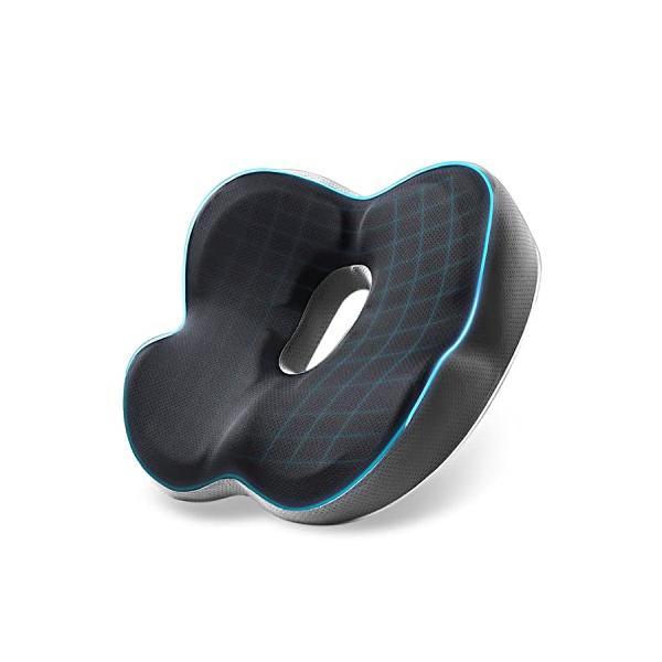 ・Navy blue 座ぶとん ・【新型座ぶとん・美しいシルエットへ】 新型なクッションは自然な生理学アークに基づいて設計し、脊椎のSカーブを常に維持します。独特なデザインを採用し、座る時に体の重心を自然に後ろへ移動します。脊椎は自然にまっ...