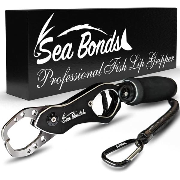 「高強度・耐久性リニューアル」トリガーを耐腐食性・耐久性高いアルミ合金にグレードアップ。ワイヤー入りカラビナコードで高強度・耐荷量を強化したフィッシュキャッチャー。開口部分は防錆に優れたステンレス素材。「握りやすさを追求グリップ」ハンドルか...